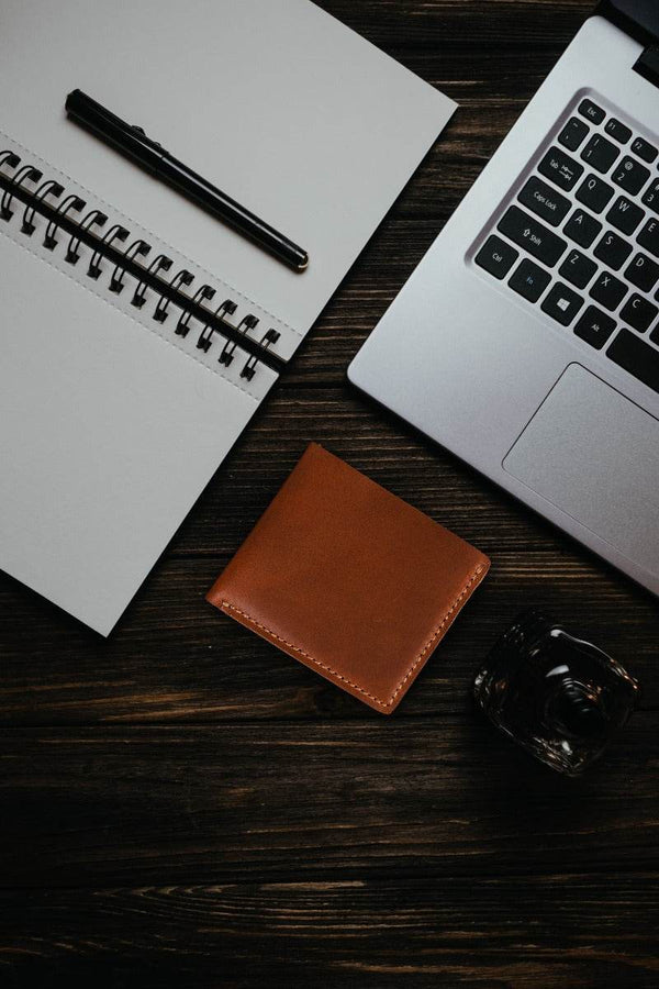 Paso Leather Bi - fold Mens Wallet - Chestnut - Aaron Leather Goods